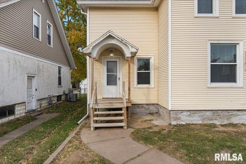Tiny photo for 1604 N DIVISION Street, Davenport, IA 52804 (MLS # QC4269516)