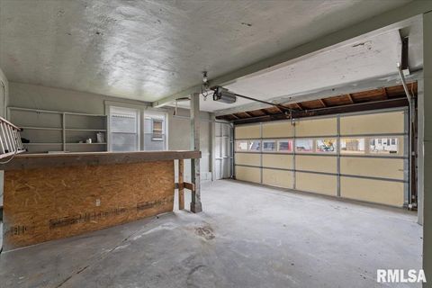 Tiny photo for 1604 N DIVISION Street, Davenport, IA 52804 (MLS # QC4269516)