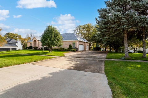 Tiny photo for 5673 18th Street, Bettendorf, IA 52722 (MLS # 12762671)