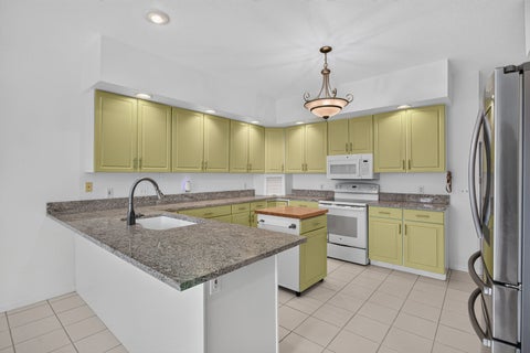 Tiny photo for 5673 18th Street, Bettendorf, IA 52722 (MLS # 12762671)