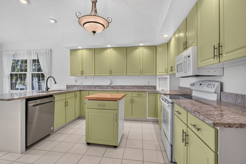 Tiny photo for 5673 18th Street, Bettendorf, IA 52722 (MLS # 12762671)