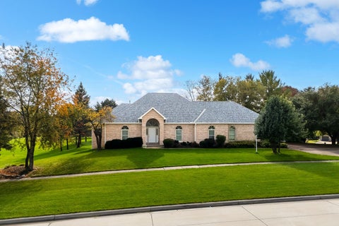 Tiny photo for 5673 18th Street, Bettendorf, IA 52722 (MLS # 12762671)