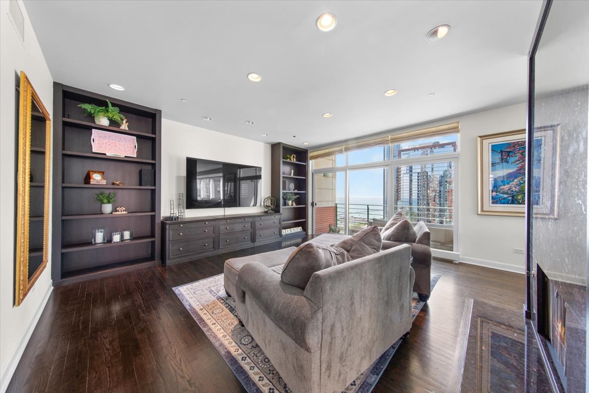 445 E NORTH WATER Street 2501
