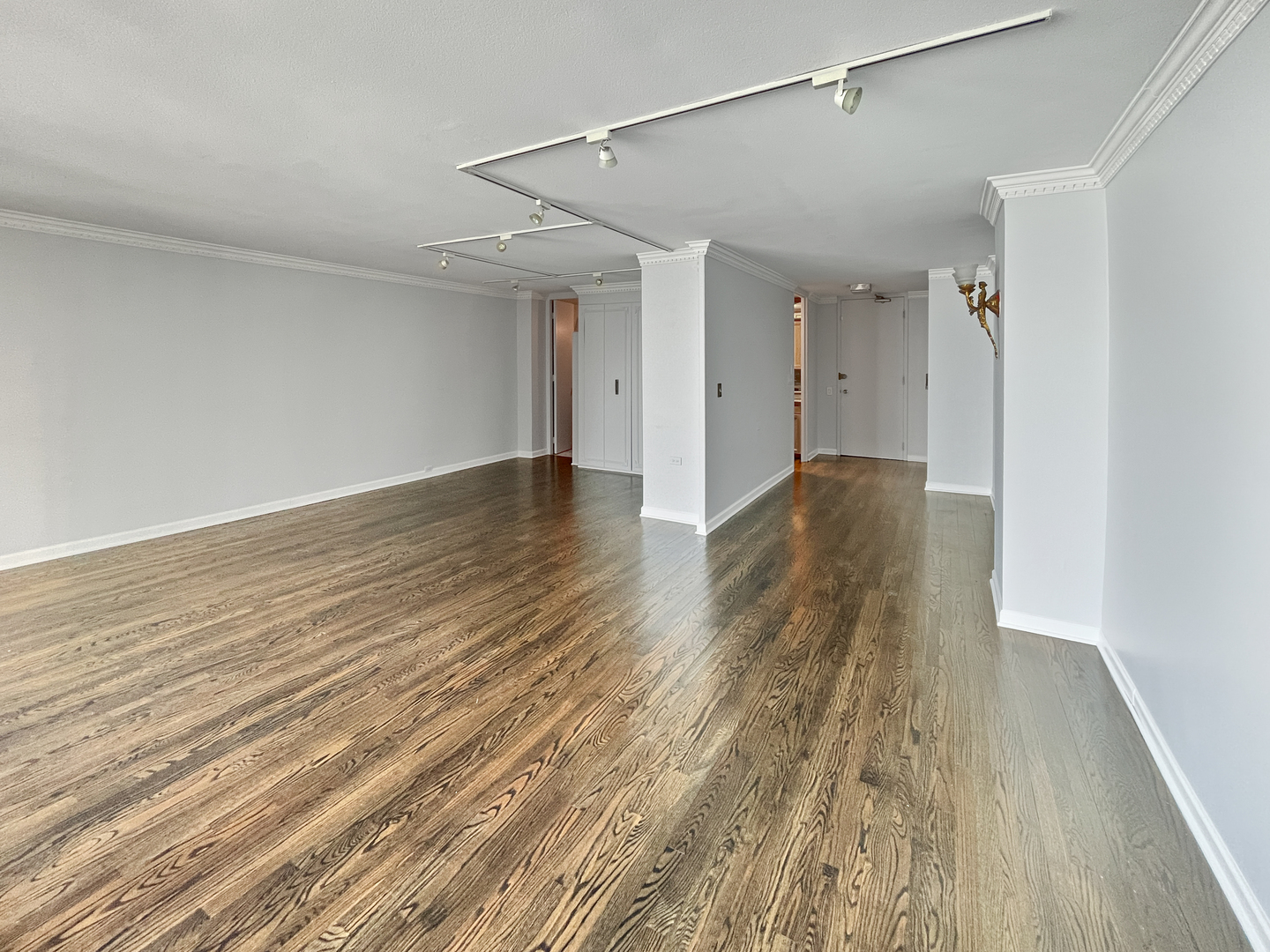 900 N Lake Shore Drive 1005