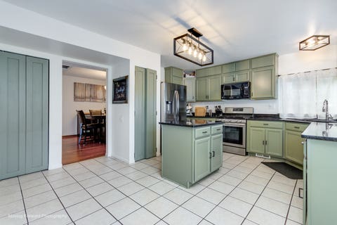 Tiny photo for 1301 Big Oak Trail, Aurora, IL 60506 (MLS # 12733819)