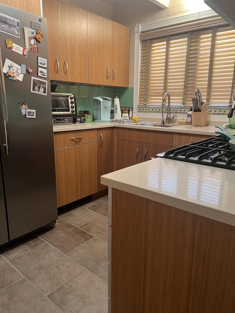 1122 W Lunt Avenue 6C