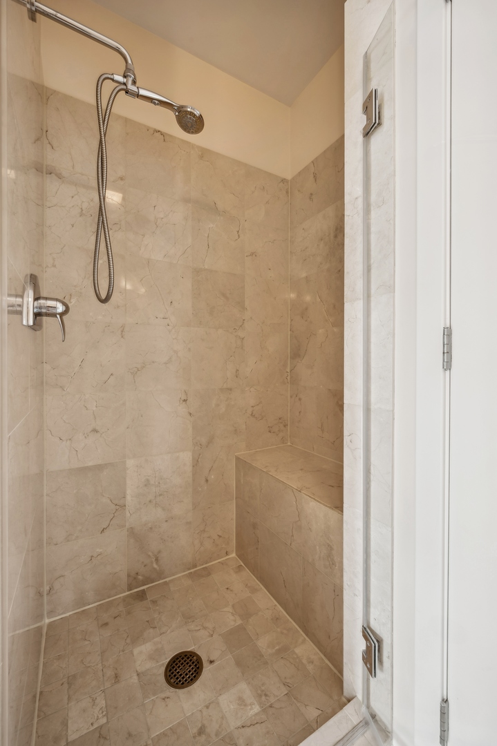 Chicago, Illinois 60654, United States, 2 Bedrooms Bedrooms, ,2 BathroomsBathrooms,Residential,Active,144977