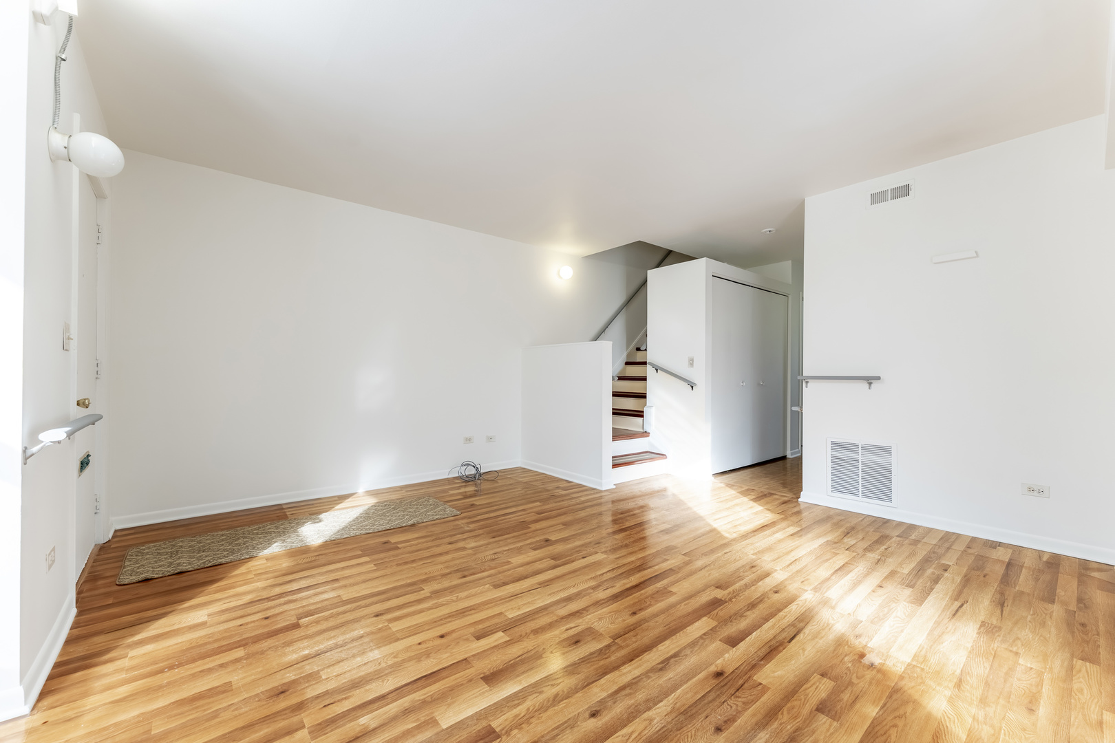 4933 N Kenmore Avenue