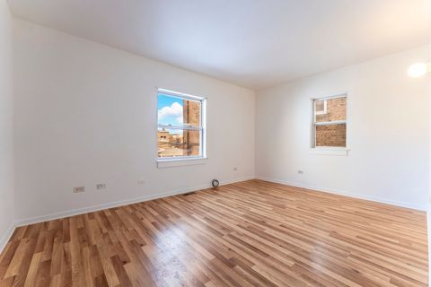 Tiny photo for 4933 N Kenmore Avenue, Chicago, IL 60640 (MLS # 12568947)