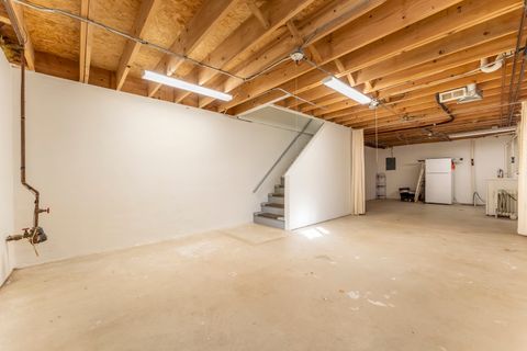 Tiny photo for 4933 N Kenmore Avenue, Chicago, IL 60640 (MLS # 12568947)