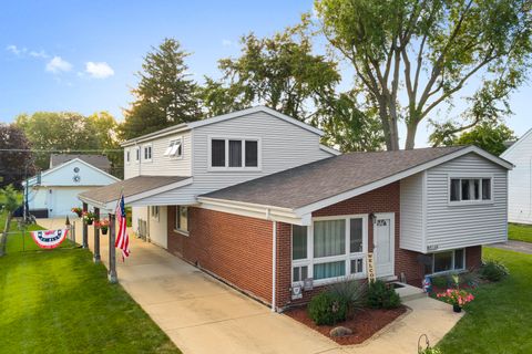 Photo of 914 S Lombard Avenue, Lombard, IL 60148 (MLS # 12446181)