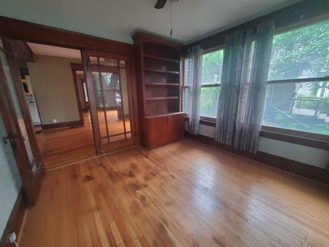 Tiny photo for 1921 Farnam Street, Davenport, IA 52803 (MLS # 12711118)