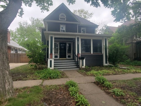 Photo of 1921 Farnam Street, Davenport, IA 52803 (MLS # 12711118)