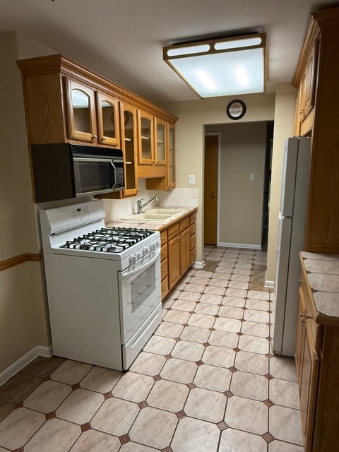Tiny photo for 9520 Mayfield Avenue #212, Oak Lawn, IL 60453 (MLS # 12659569)