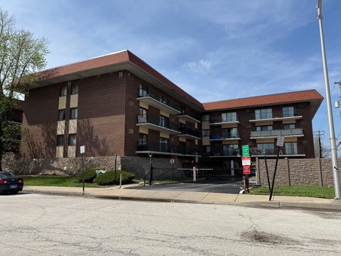 Tiny photo for 9520 Mayfield Avenue #212, Oak Lawn, IL 60453 (MLS # 12659569)