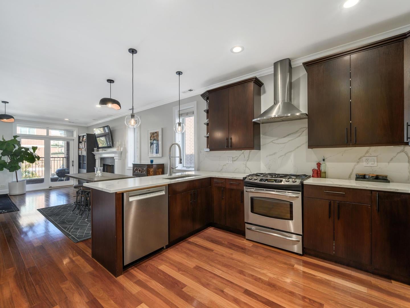 1043 W MONROE Street 3