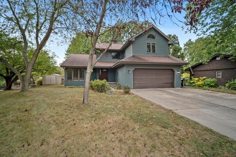 Photo of 123 S Devonshire Drive, Bloomington, IL 61704 (MLS # 12482315) Photo of 123 S Devonshire Drive, Bloomington, IL 61704 (MLS # 12482315)