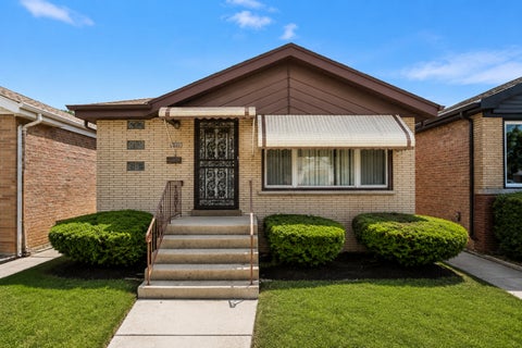Photo of 12347 S Elizabeth Street, Calumet Park, IL 60827 (MLS # 12690464)