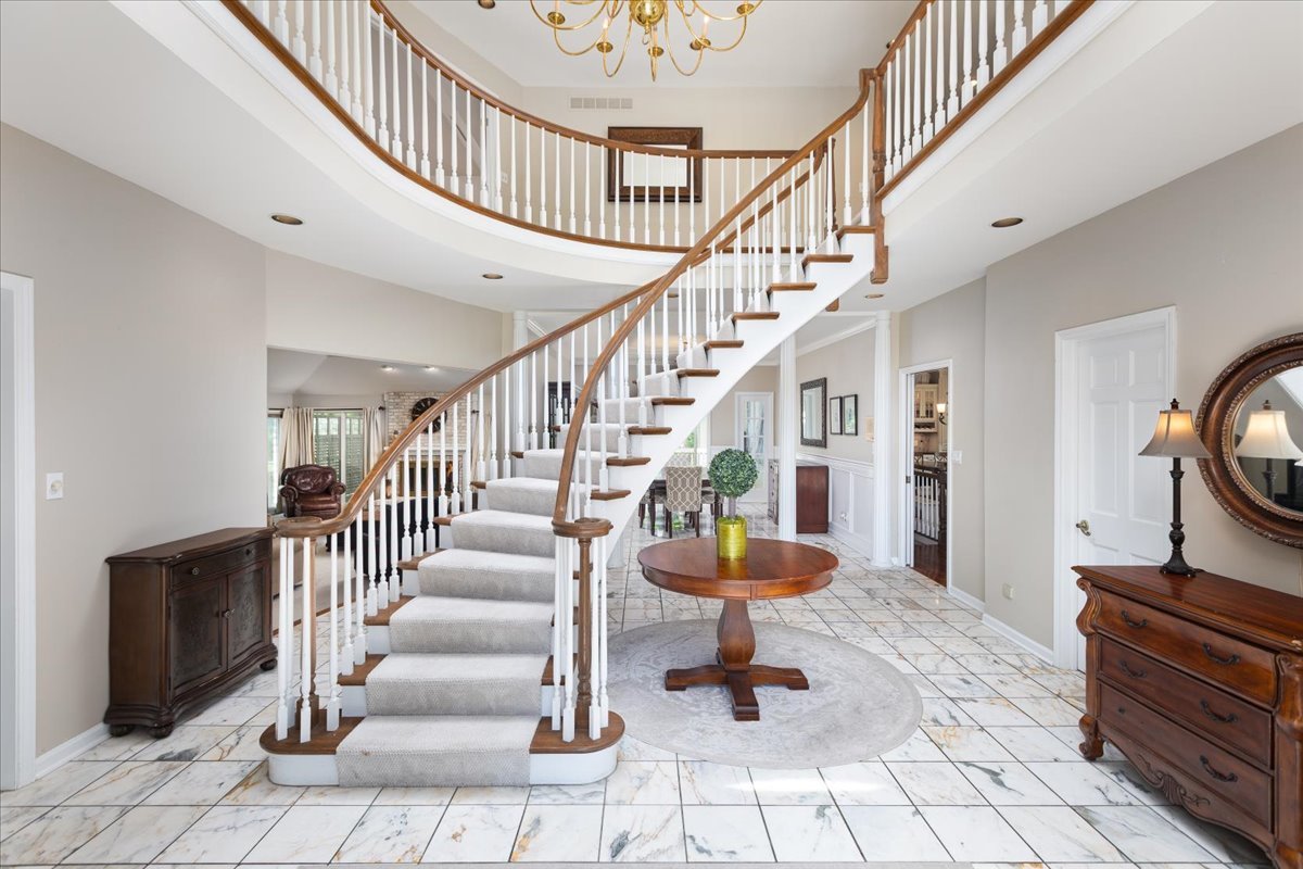 6191 Shorewood Court