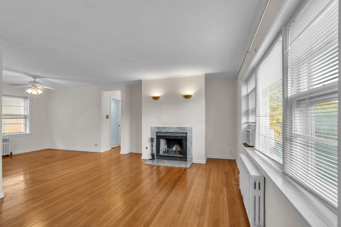 Tiny photo for 530 Michigan Avenue #3E, Evanston, IL 60202 (MLS # 12489639)