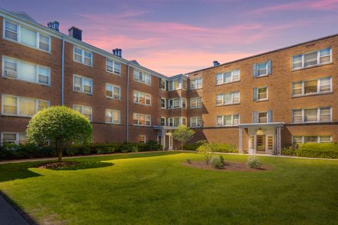 Tiny photo for 530 Michigan Avenue #3E, Evanston, IL 60202 (MLS # 12489639)