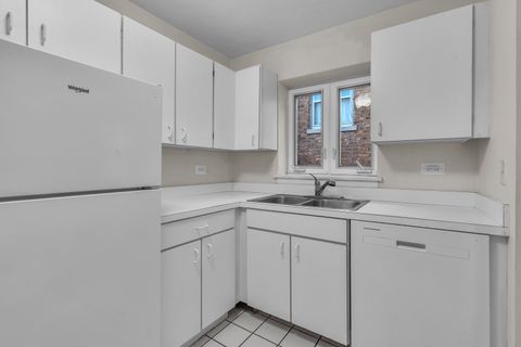 Tiny photo for 530 Michigan Avenue #3E, Evanston, IL 60202 (MLS # 12489639)
