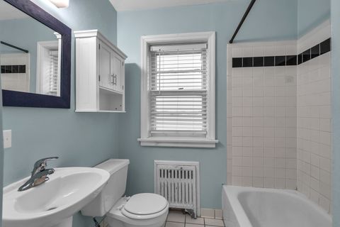 Tiny photo for 530 Michigan Avenue #3E, Evanston, IL 60202 (MLS # 12489639)
