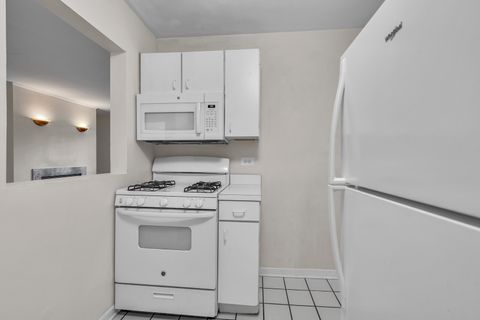 Tiny photo for 530 Michigan Avenue #3E, Evanston, IL 60202 (MLS # 12489639)