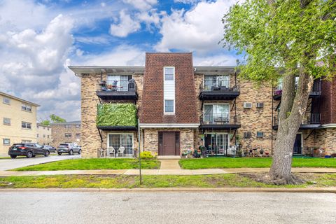 Photo of 7008 Oconnell Drive #101, Chicago Ridge, IL 60415 (MLS # 12645244)