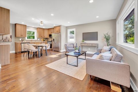 Tiny photo for 3401 N Ellen Drive, Arlington Heights, IL 60004 (MLS # 12498622)