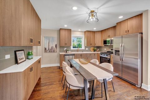 Tiny photo for 3401 N Ellen Drive, Arlington Heights, IL 60004 (MLS # 12498622)