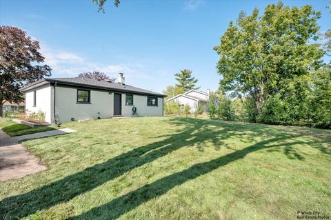 Tiny photo for 3401 N Ellen Drive, Arlington Heights, IL 60004 (MLS # 12498622)