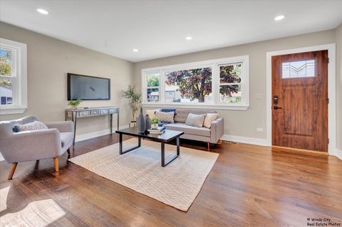 Tiny photo for 3401 N Ellen Drive, Arlington Heights, IL 60004 (MLS # 12498622)