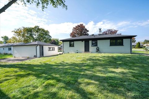 Tiny photo for 3401 N Ellen Drive, Arlington Heights, IL 60004 (MLS # 12498622)