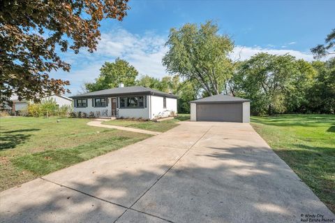 Tiny photo for 3401 N Ellen Drive, Arlington Heights, IL 60004 (MLS # 12498622)