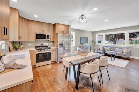 Tiny photo for 3401 N Ellen Drive, Arlington Heights, IL 60004 (MLS # 12498622)