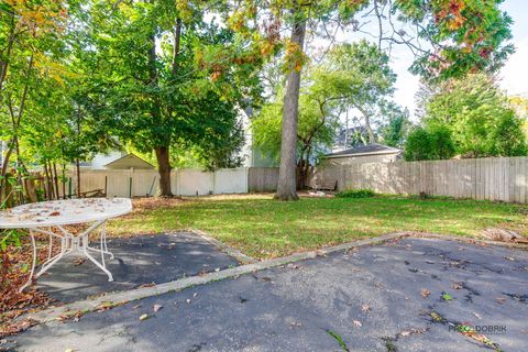 Tiny photo for 117 E Washington Avenue, Lake Bluff, IL 60044 (MLS # 12498564)
