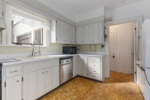 Tiny photo for 117 E Washington Avenue, Lake Bluff, IL 60044 (MLS # 12498564)