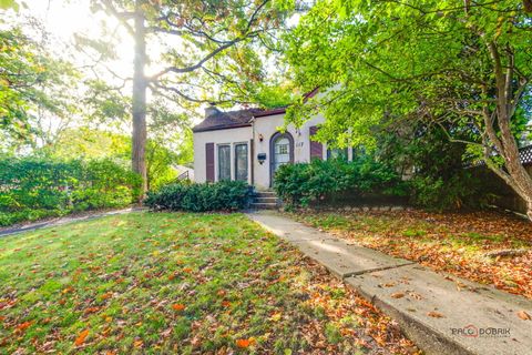 Tiny photo for 117 E Washington Avenue, Lake Bluff, IL 60044 (MLS # 12498564)