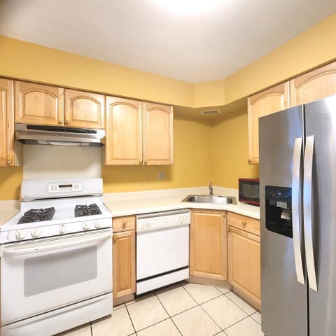Tiny photo for 402 Honey Locust Drive, Wheeling, IL 60090 (MLS # 12688939)