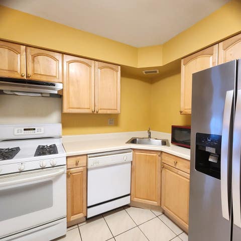 Tiny photo for 402 Honey Locust Drive, Wheeling, IL 60090 (MLS # 12688939)