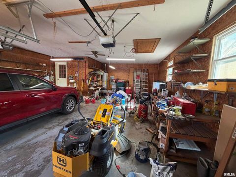 Tiny photo for 50 Jon Street, Metropolis, IL 62960 (MLS # EB460167)