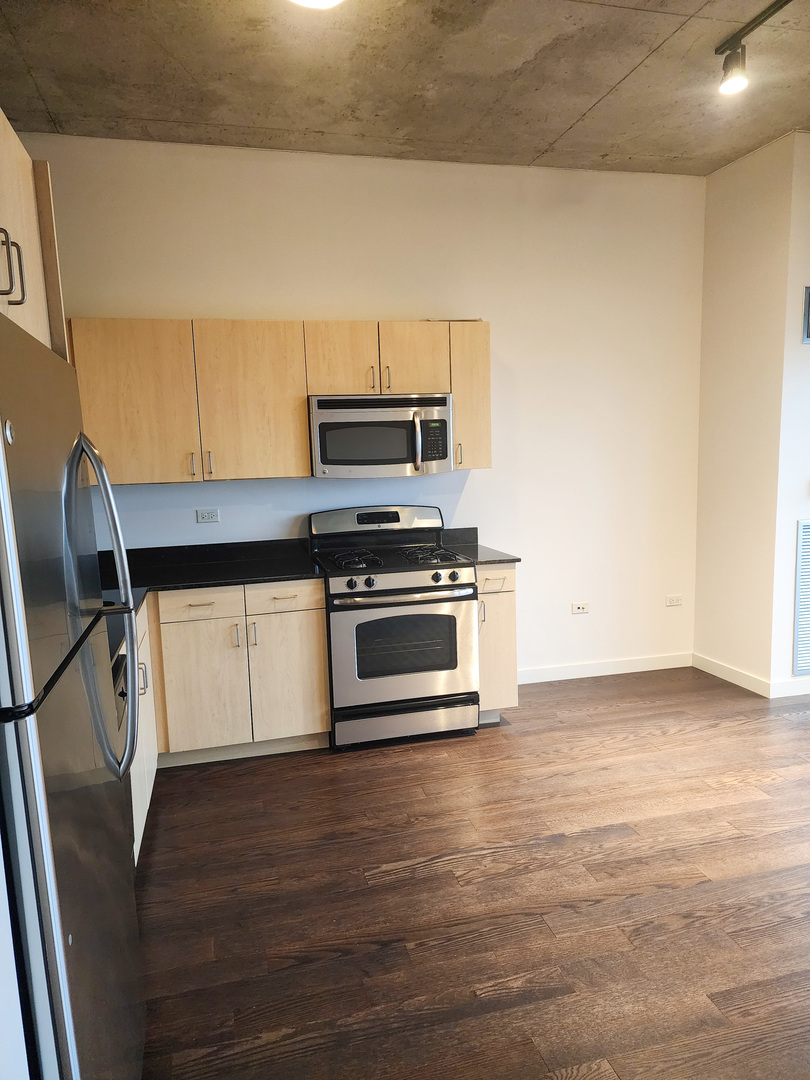 235 W VAN BUREN Street 3209