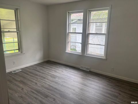 Tiny photo for 709 S VIRGINIA Street, Marion, IL 62959 (MLS # EB458227)