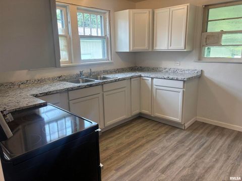 Tiny photo for 709 S VIRGINIA Street, Marion, IL 62959 (MLS # EB458227)