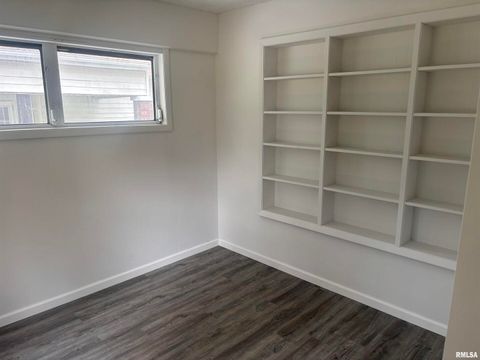 Tiny photo for 709 S VIRGINIA Street, Marion, IL 62959 (MLS # EB458227)