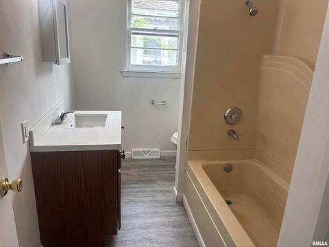 Tiny photo for 709 S VIRGINIA Street, Marion, IL 62959 (MLS # EB458227)