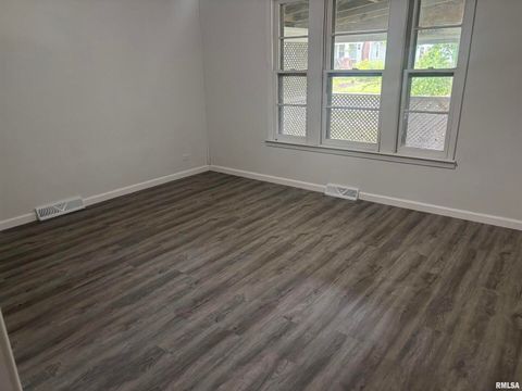 Tiny photo for 709 S VIRGINIA Street, Marion, IL 62959 (MLS # EB458227)