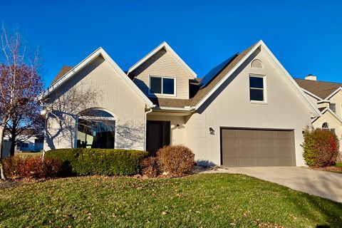 Photo of 10 Prenzler Drive, Bloomington, IL 61704 (MLS # 12525308)