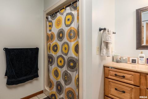 Tiny photo for 186 Bonnie Brae Road, Carbondale, IL 62901 (MLS # EB459672)